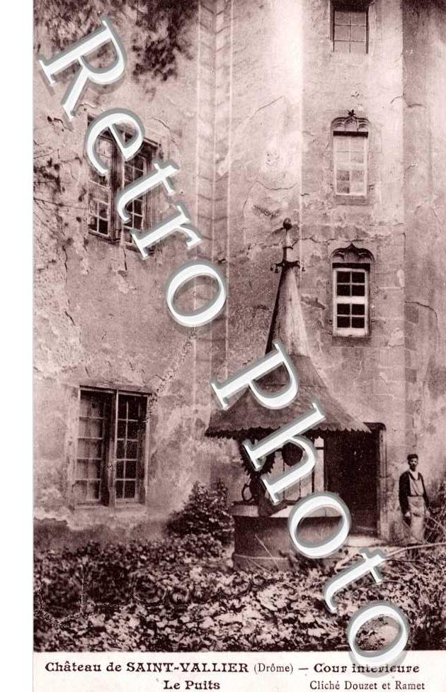 Chateau, Cour Interieure, le Puits