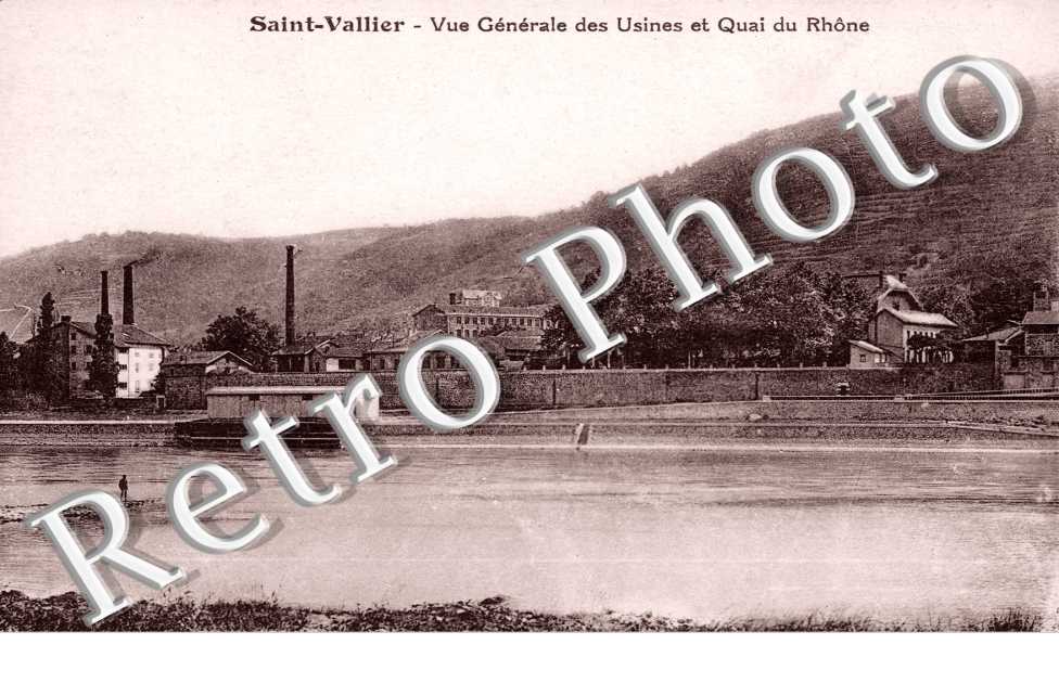 Vue generale des usines et quai du Rhone