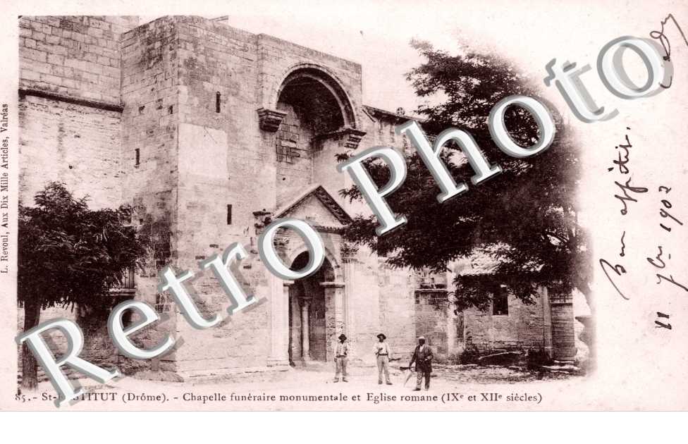 Chapelle funeraire monumentale - eglise romane