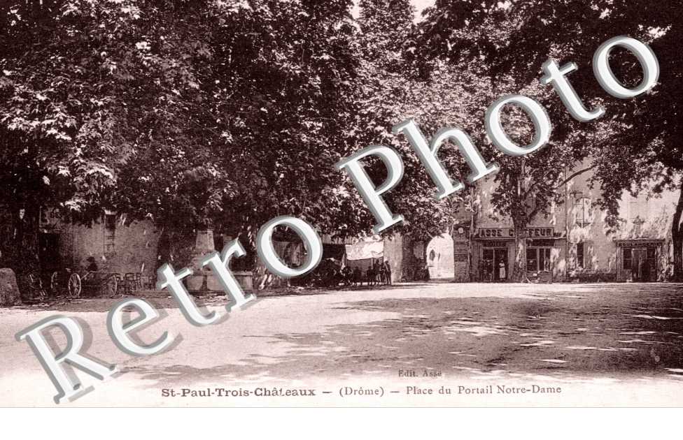 Place du Portail Notre-Dame