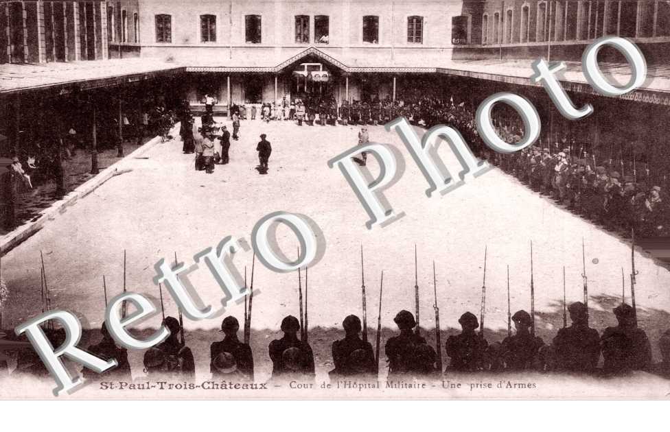 Cour de l'hopital militaire