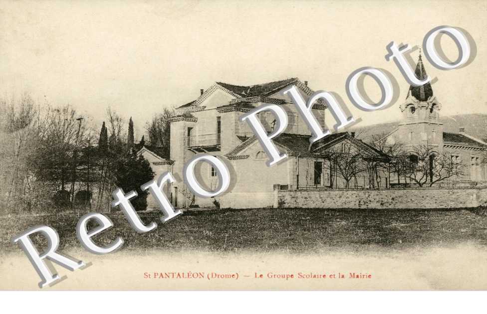 Groupe scolaire et la mairie