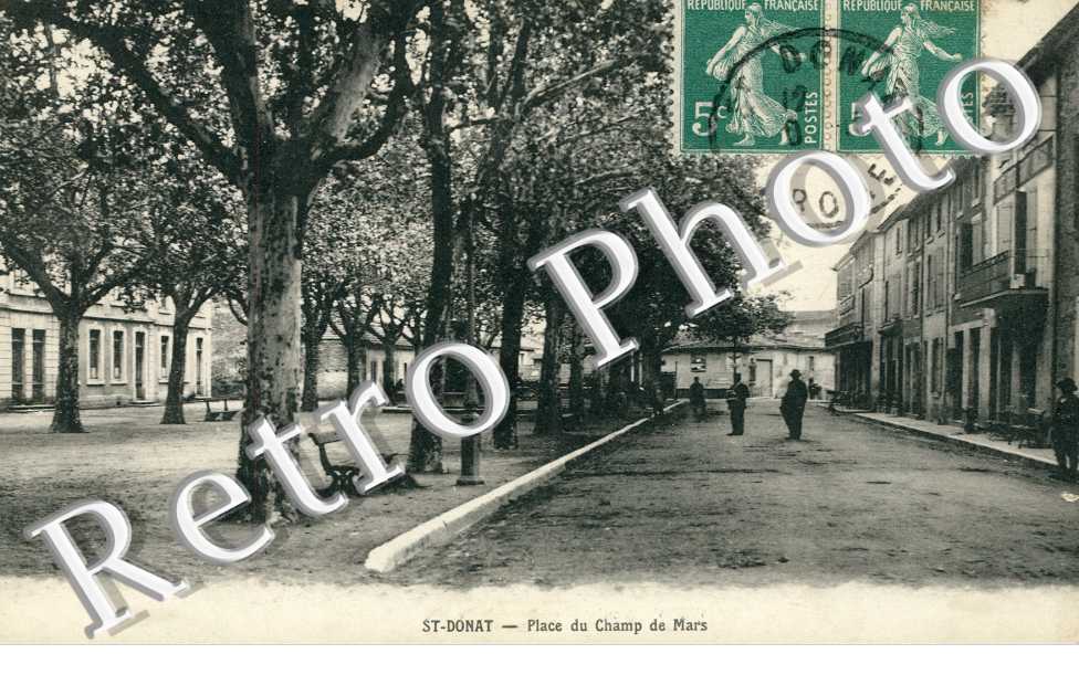 place du champ de mars