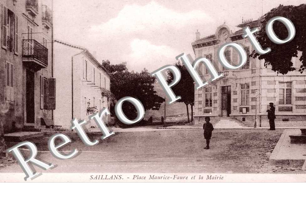 Place Maurice-Faure et la mairie