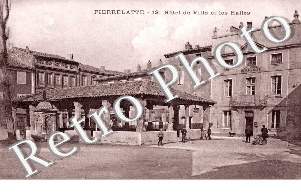 Hotel de ville et les halles