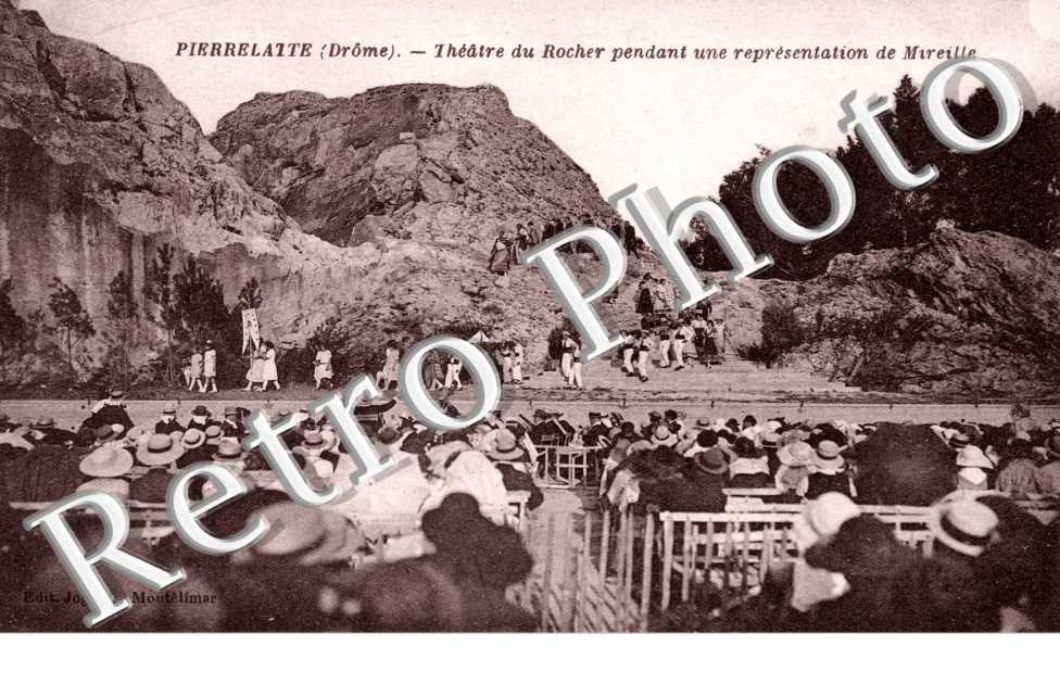 Theatre du Rocher pendant une representation de Mireille