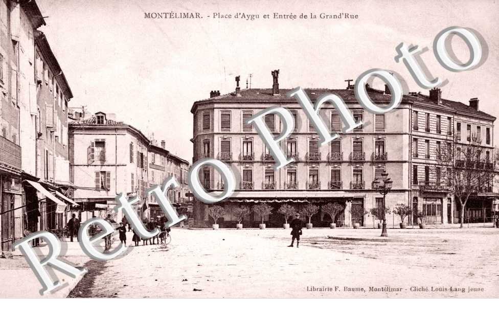 Place d'Aygu et entree Grand'rue