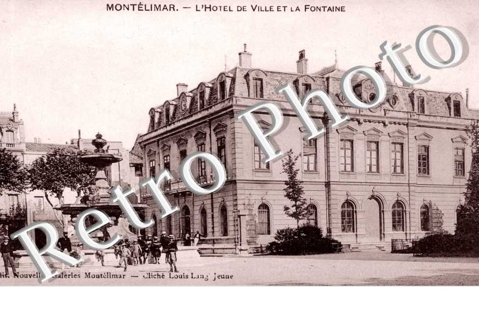 Hotel de Ville et la Fontaine