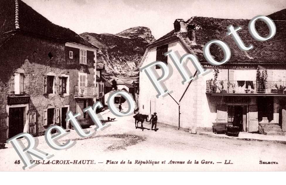 Place de la Republique et avenue de la gare