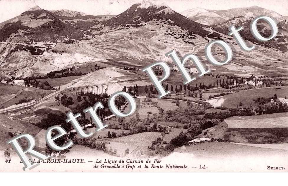 la Ligne du Chemin de Fer de Grenoble a Gap et la Route Nationale