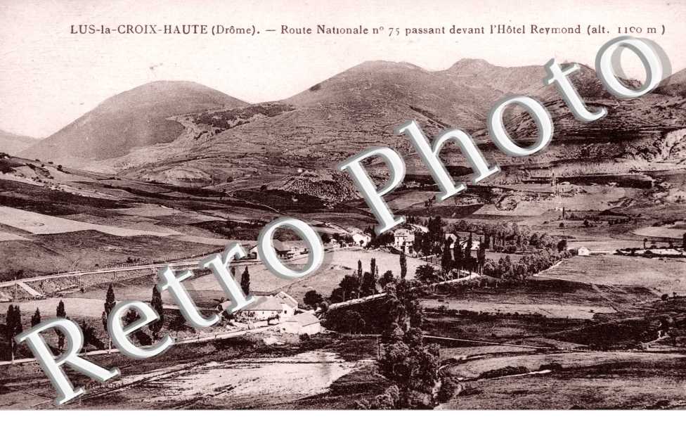Route Nationale passant devant l'Hotel Reymond