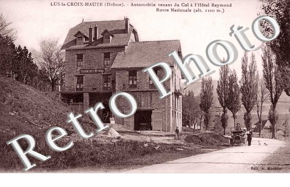 Automobile venant du col a l'Hotel Reymond