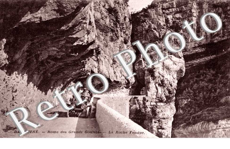 La roche Fendure - route des grands Goulets