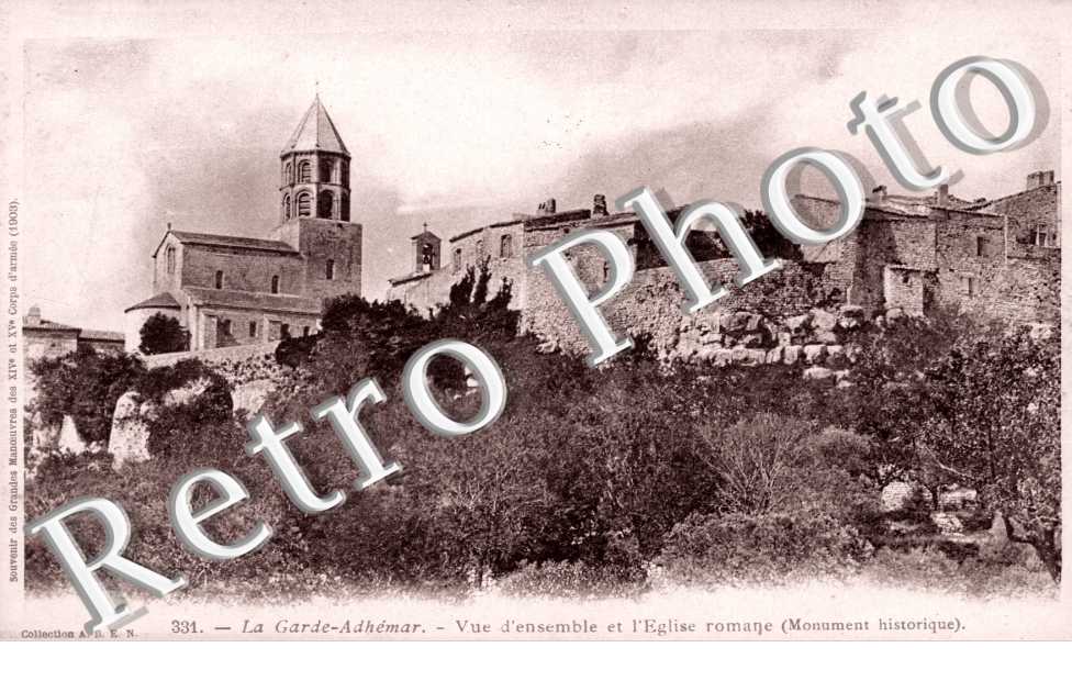 Vue d'ensemble et l'eglise romane