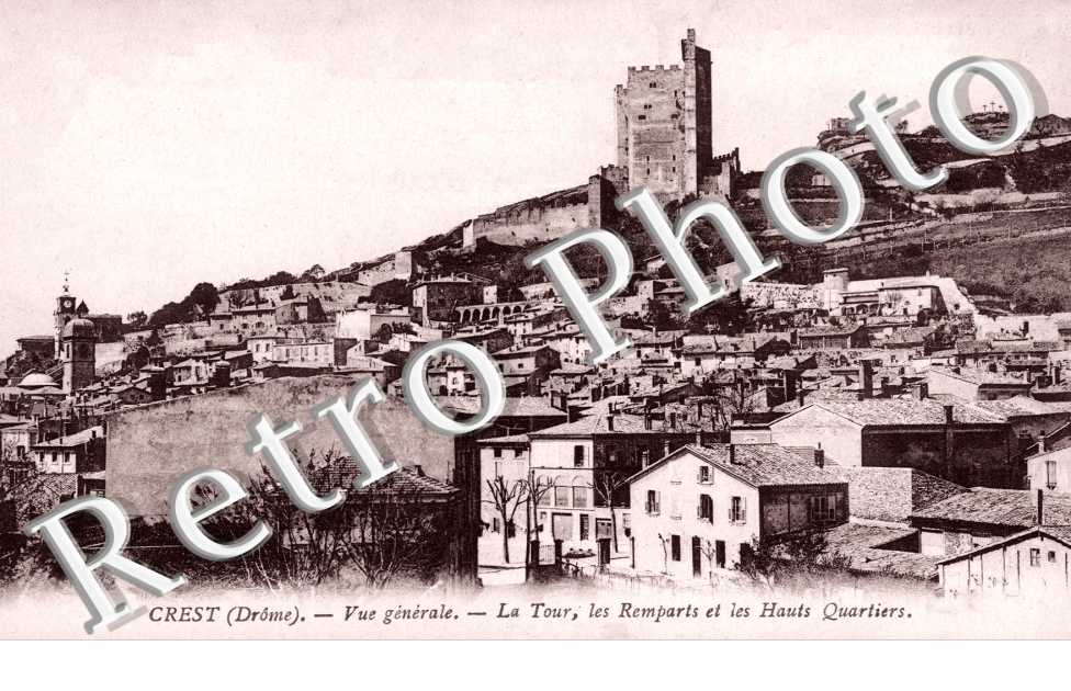 vue generale la tour les remparts et les hauts quartiers
