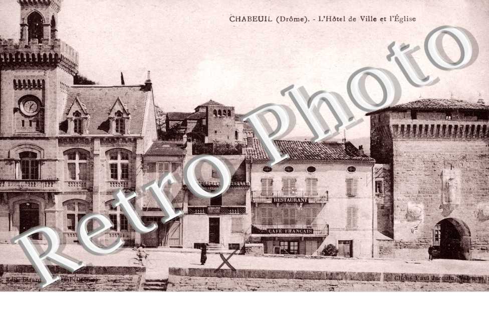 L'Hotel de Ville et Eglise