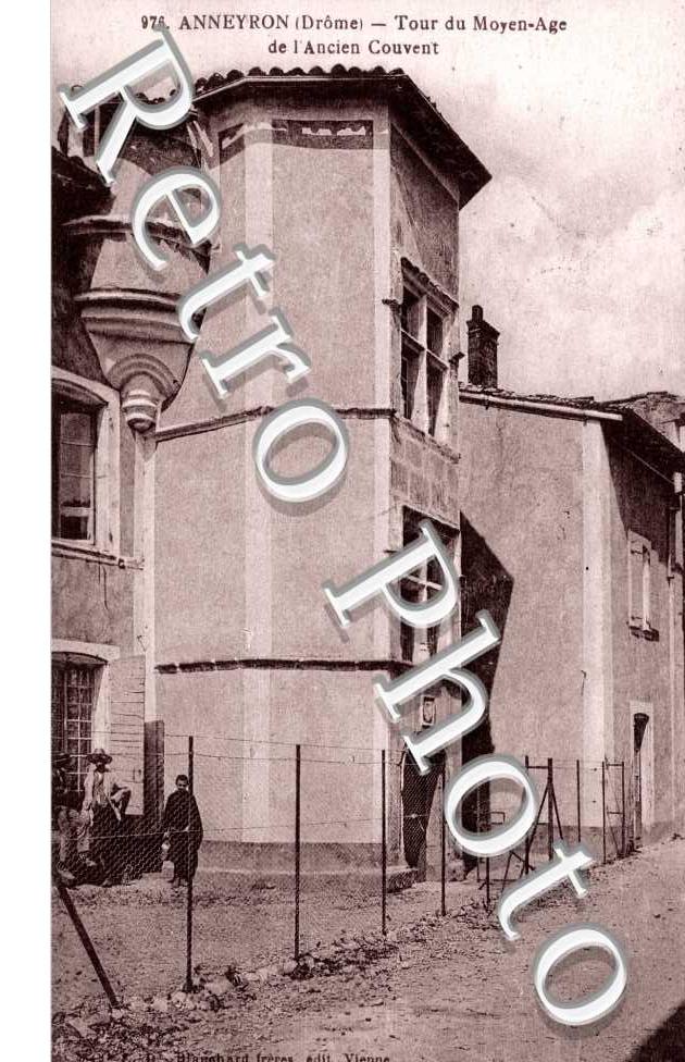 Tour du moyen-Age de l'ancien couvent
