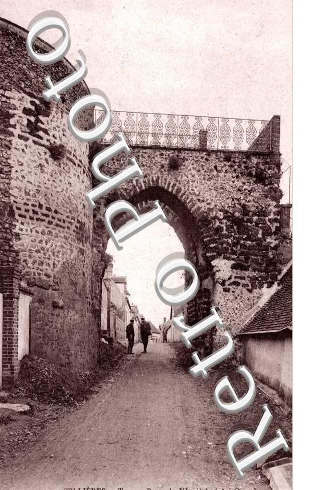 tour et porte du XIe siecle
