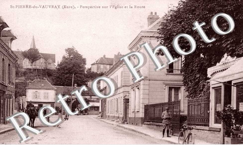 perspective sur l&#039;eglise et la route