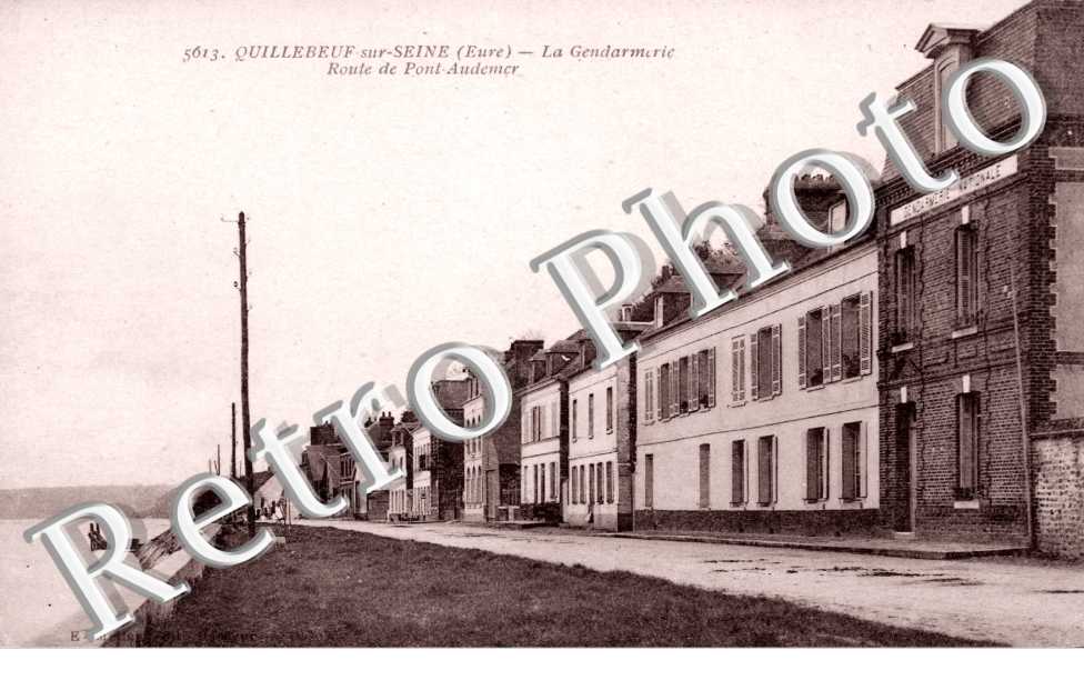 Route de Pont Audemer, la Gendarmerie