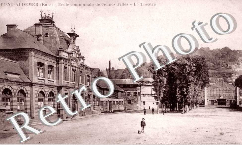 Ecole communale et Theatre