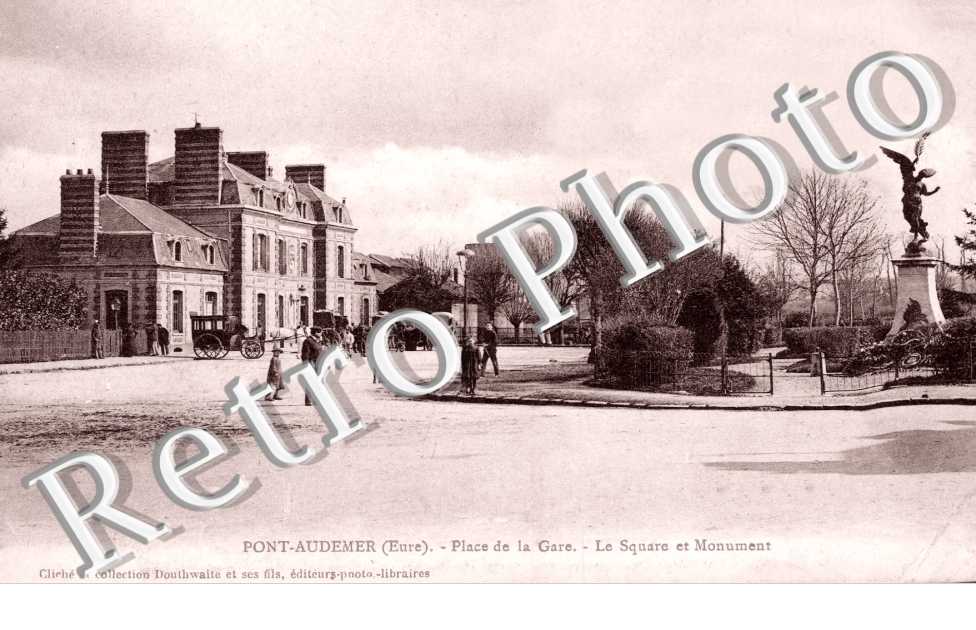Place de la Gare, le Square et le Monument