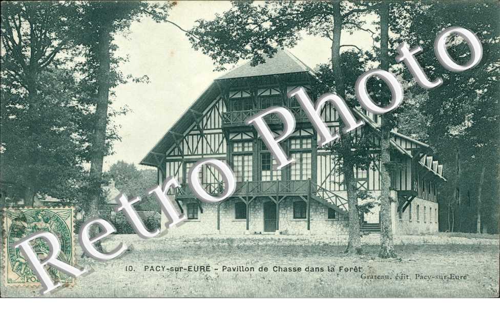 Pavillon de chasse dans la foret