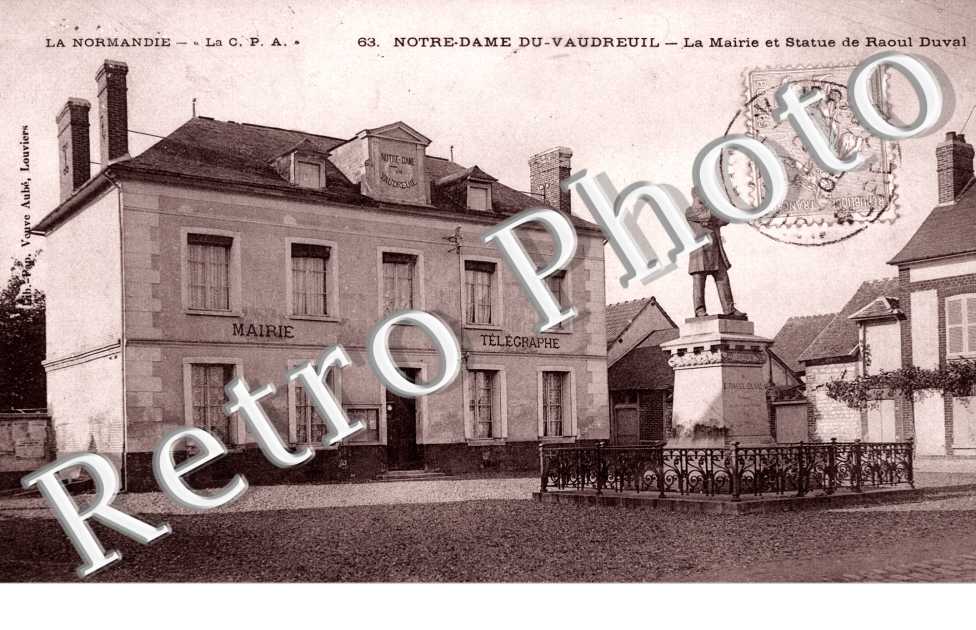 Mairie et statue de Raoul Duval