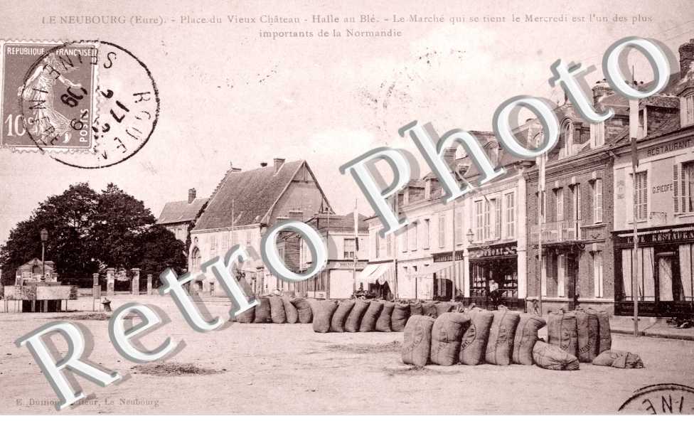 Place du vieux chateau - halle au ble