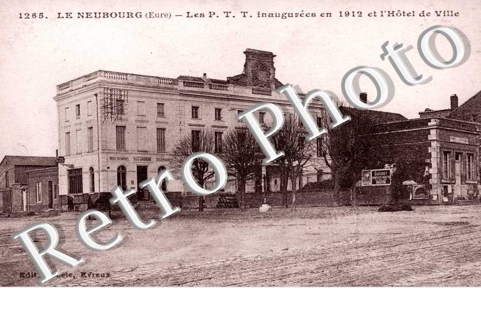 Les P.T.T et l'Hotel de Ville