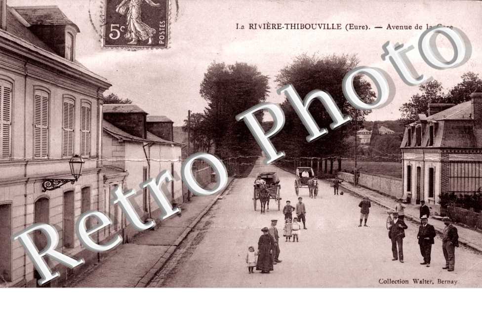 LA RIVIERE THIBOUVILLE - Avenue de la Gare