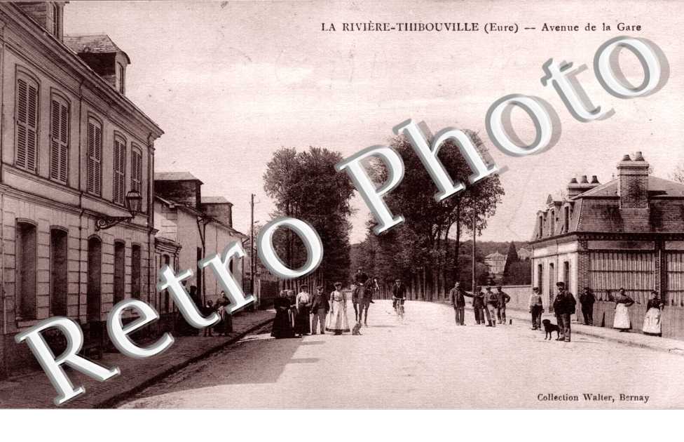LA RIVIERE THIBOUVILLE - Avenue de la Gare