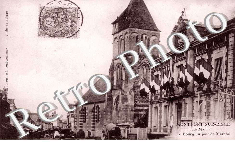 la mairie , le bourg un jour de Marche