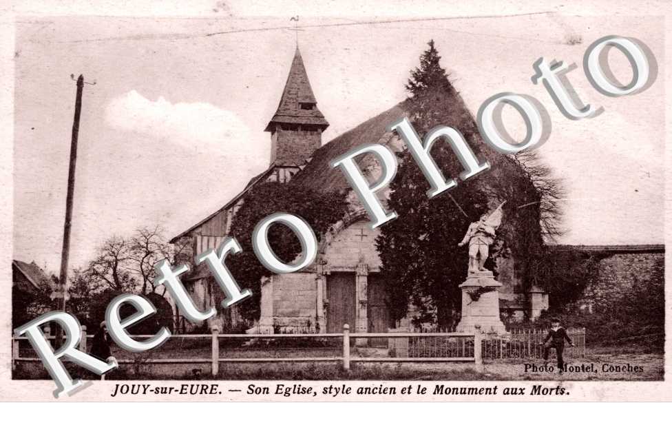 Son eglise - style ancien et le monument aux morts