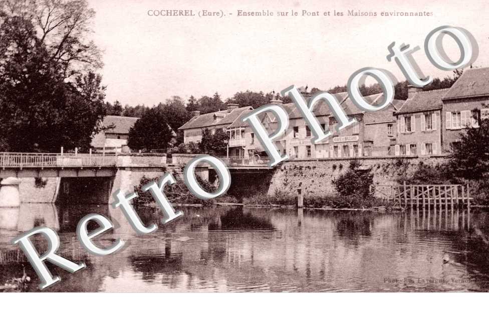 Cocherel. Ensemble sur le pont et les maisons environnantes