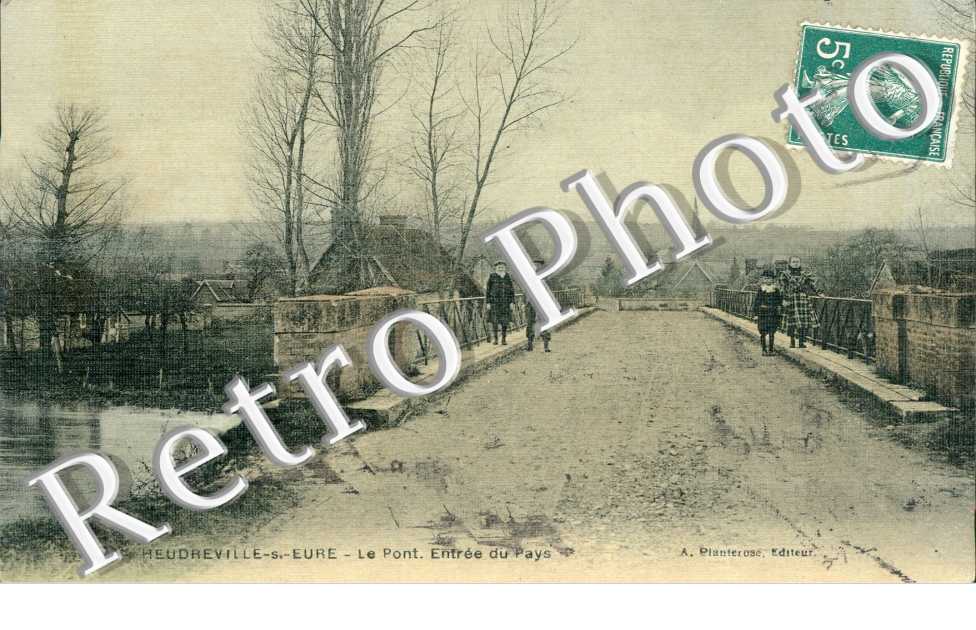 Le pont - entree du pays