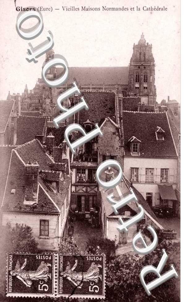 Vieilles Maisons Normandes et Cathedrale