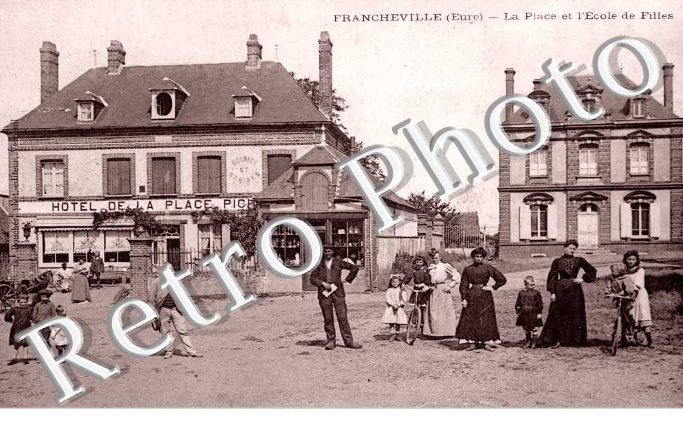 la place et l&#039;ecole de filles