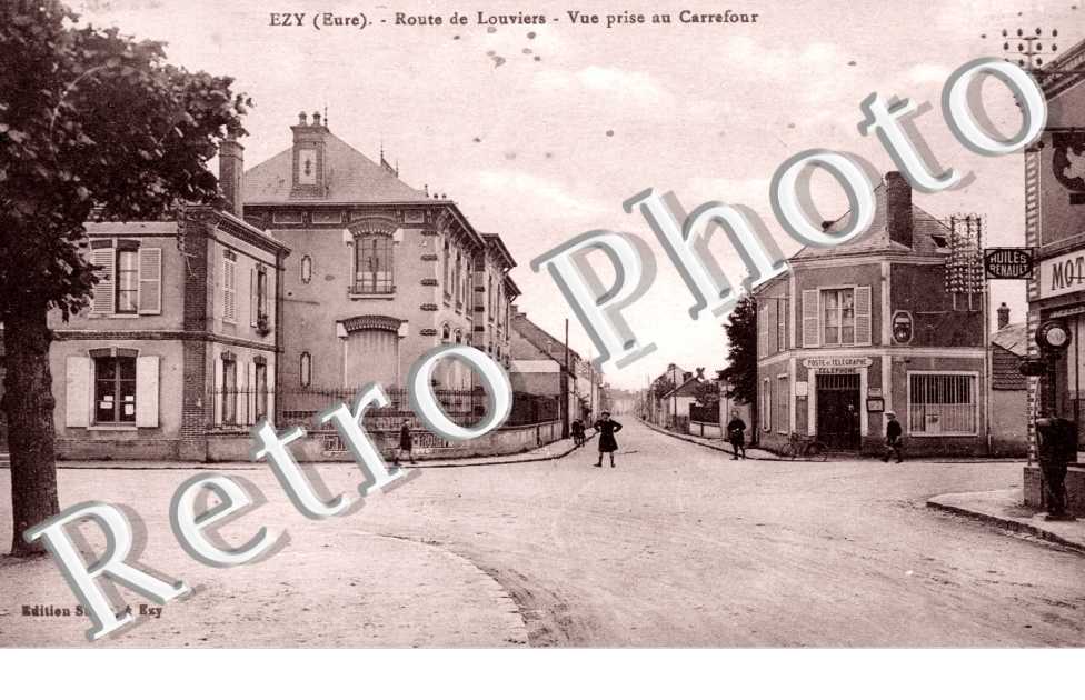 Route de Louviers, Vue prise au Carrefour