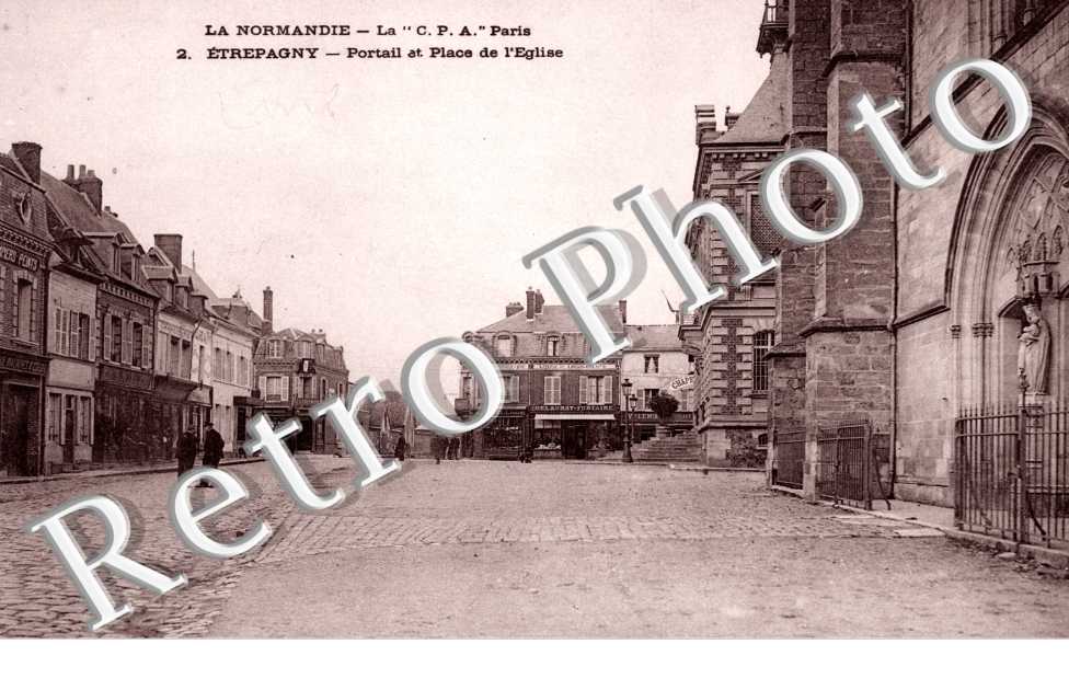 Portail et place de l&#039;eglise