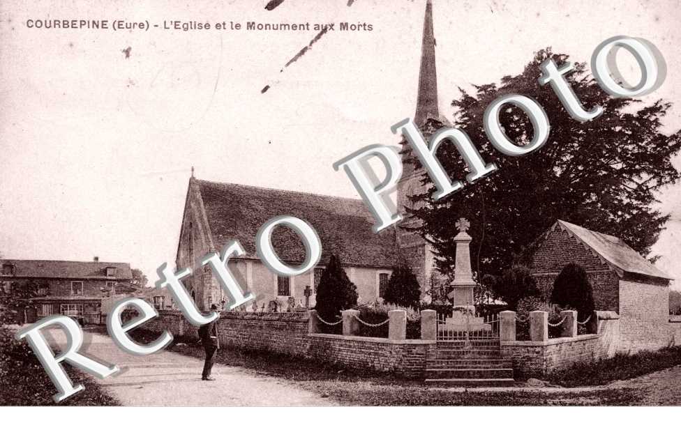 L&#039;eglise et le monument aux morts