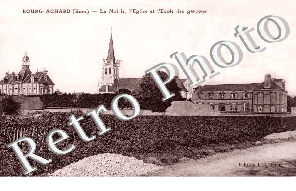 l&#039;eglise, la mairie et l&#039;ecole des garcons