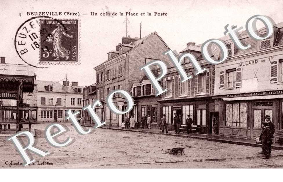 Un coin de la place et la poste