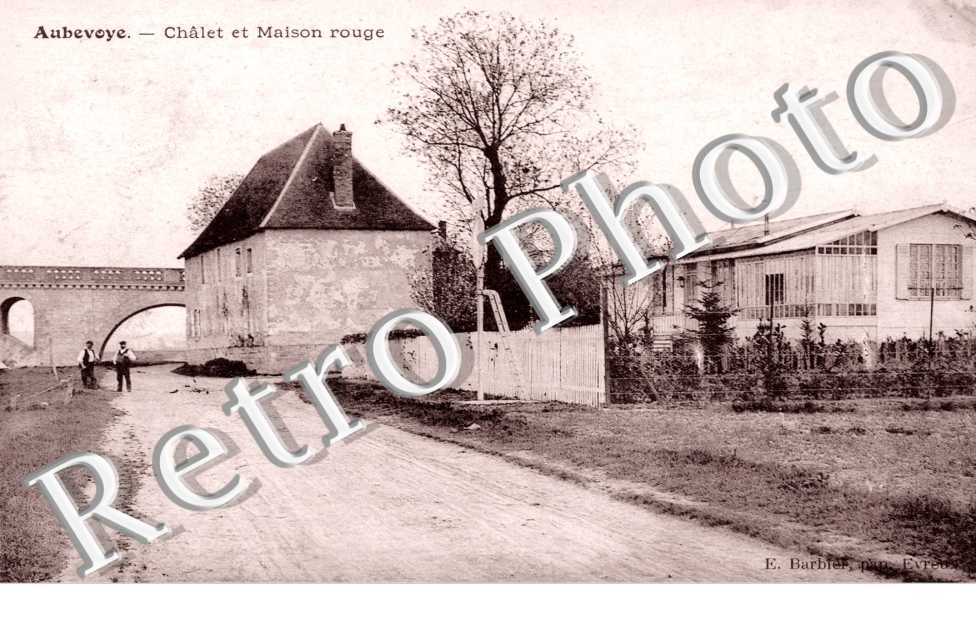 Chalet et maison rouge