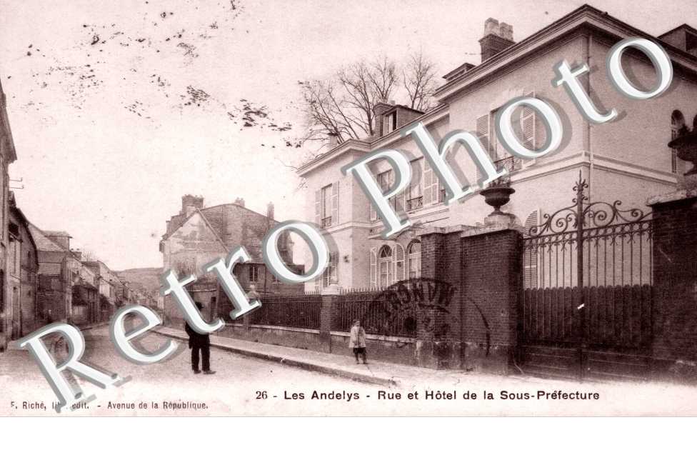 Rue et Hotel de la Sous Prefecture