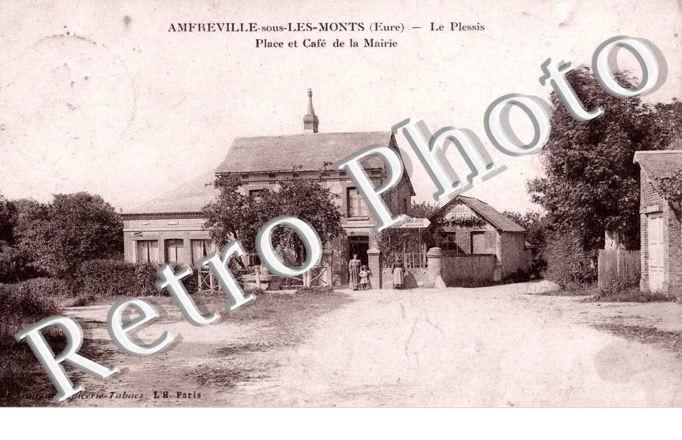 Le Plessis - Place et cafe de la mairie