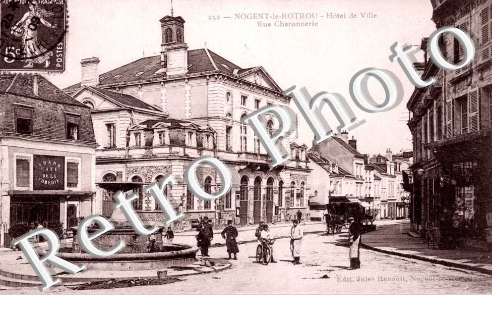 Hotel de Ville et Rue Charonnerie