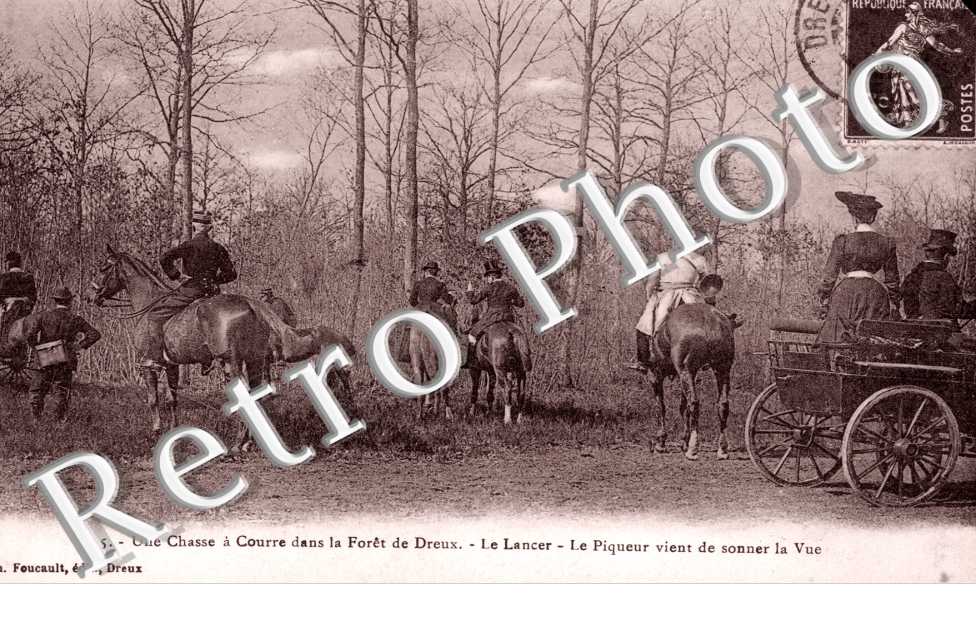 Une chasse a courre dans la foret de Dreux - Le piqueur vient de sonner la Vue