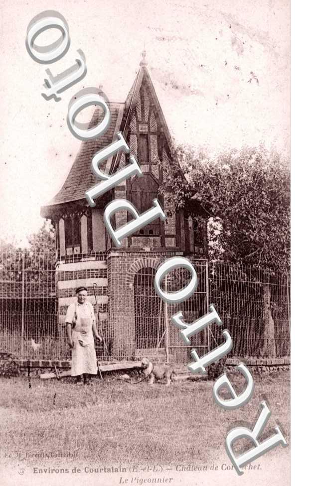 Chateau de Corbuchet, le Pigeonnier