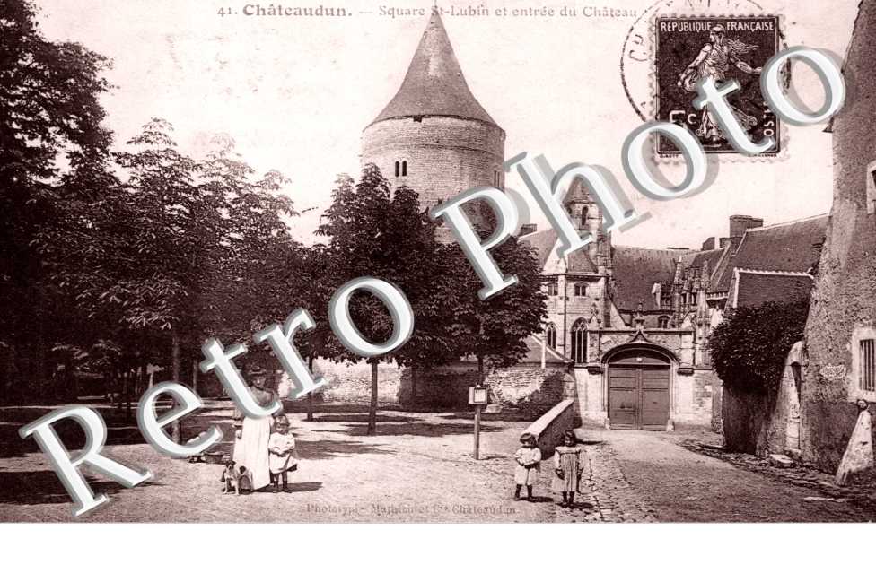 Square Saint Lubin et entree du Chateau